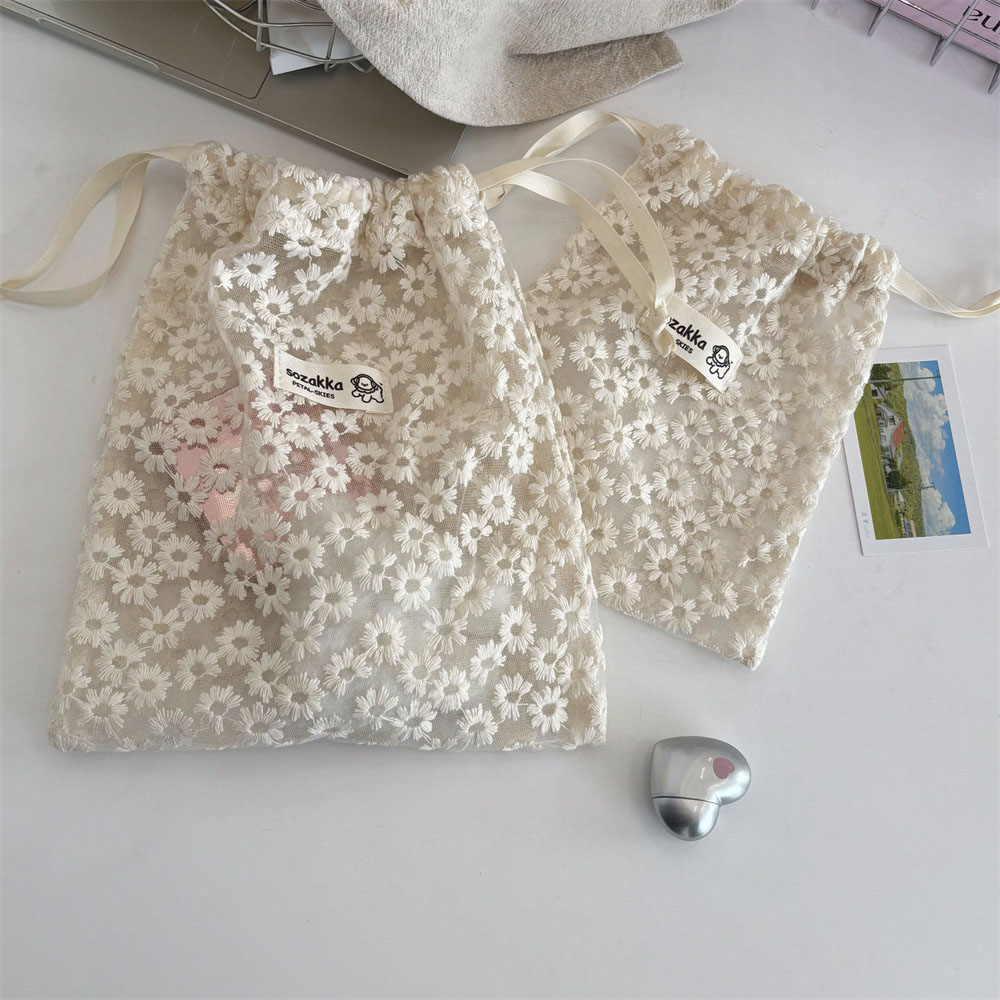 Kant geborduurde Daisy Mesh ma - Travel Accessories Set recensie en prijs